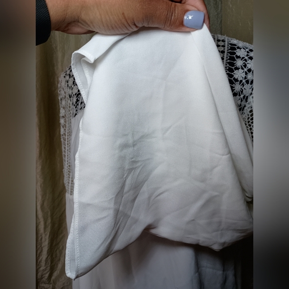 T Tahari V-Neck Crochet Bell-Sleeve Top Size S/P - Picture 7 of 12